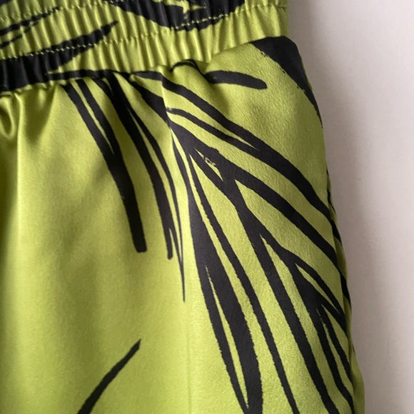 A New Day Green Leaf Print Women's Athletic Shorts - Picture 4 of 8